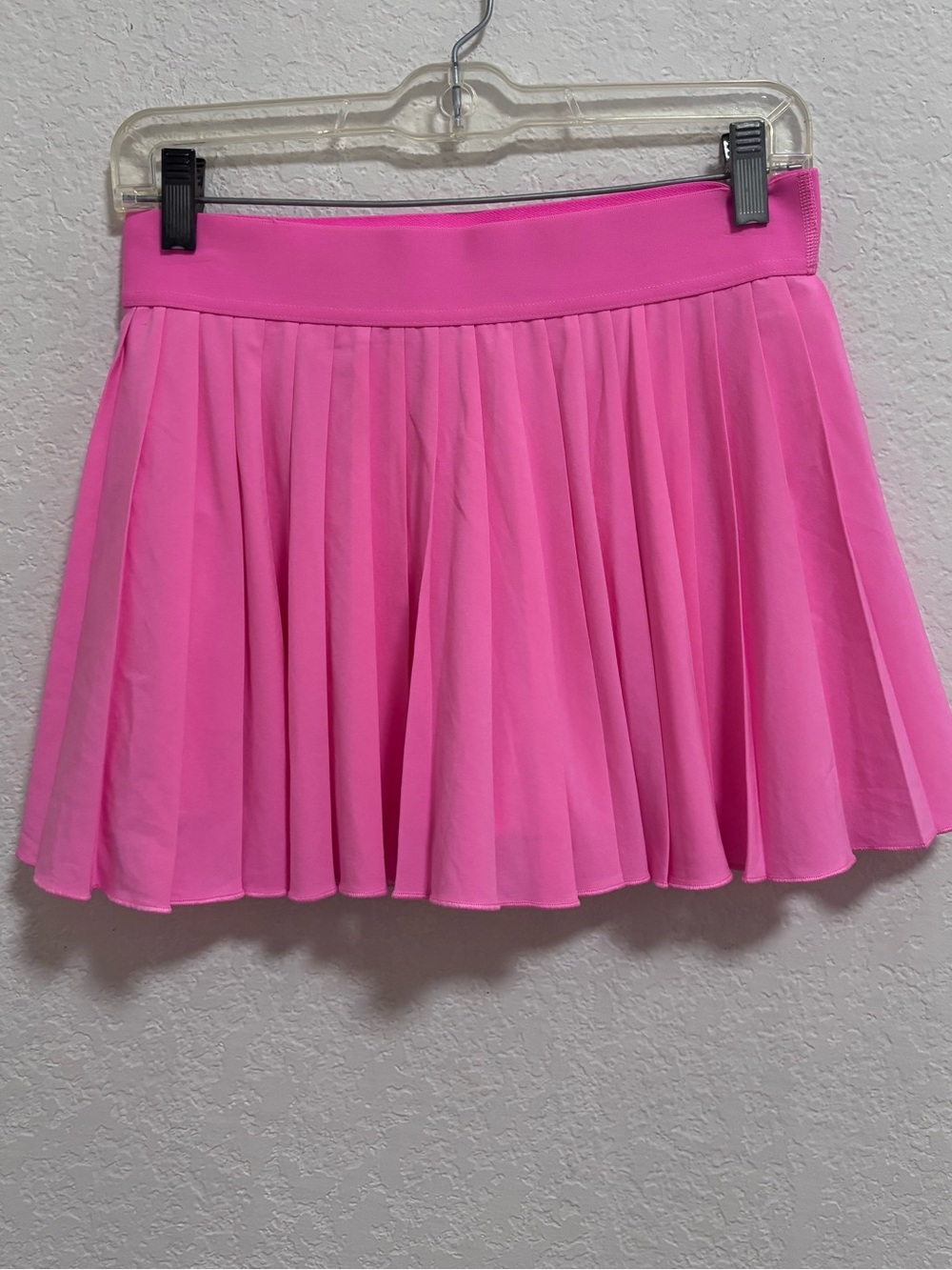 Aritzia TNAction pleated skirt